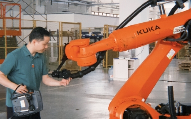 “机器人伸缩单元式管线包的安装”介绍